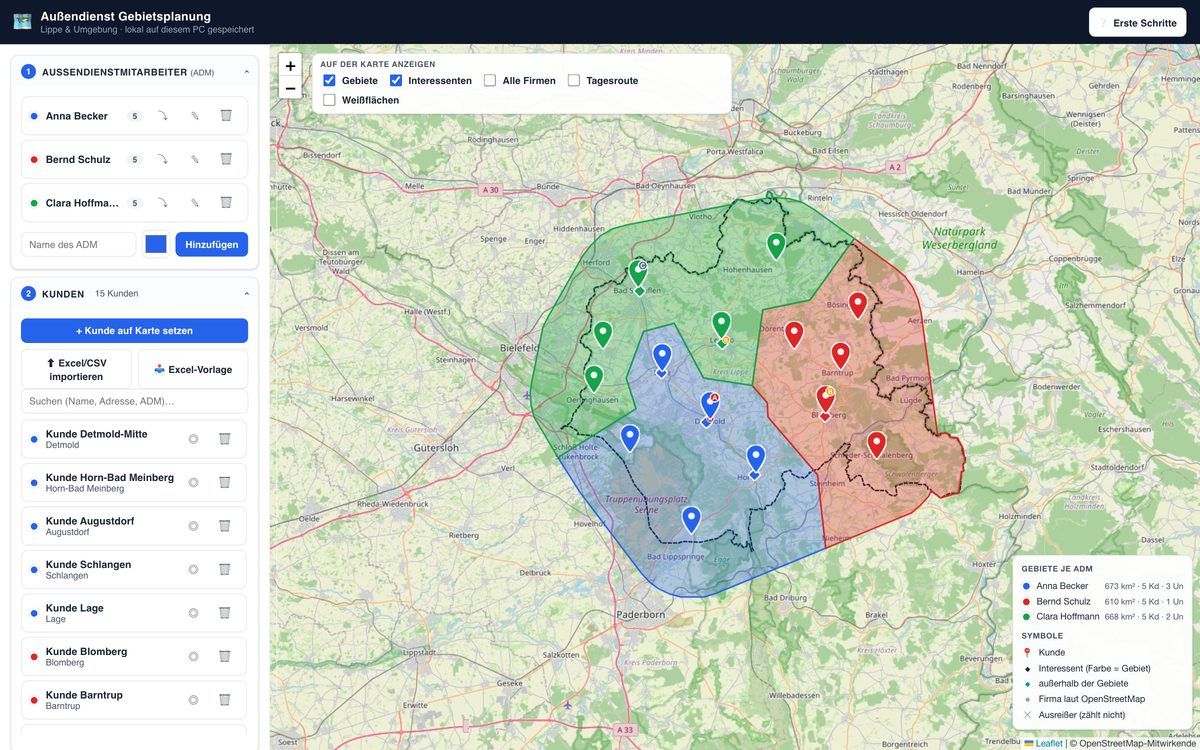 Screenshot des Werkzeugs: drei farbige Außendienst-Gebiete über Kreis Lippe, mit Kunden-Markern und einer Flächenstatistik je Mitarbeiter