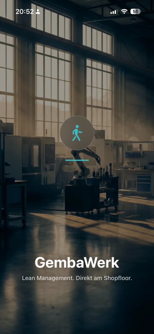 Startbildschirm von GembaWerk: Werkhalle mit Roboterarm im Gegenlicht, Titel Lean Management. Direkt am Shopfloor.