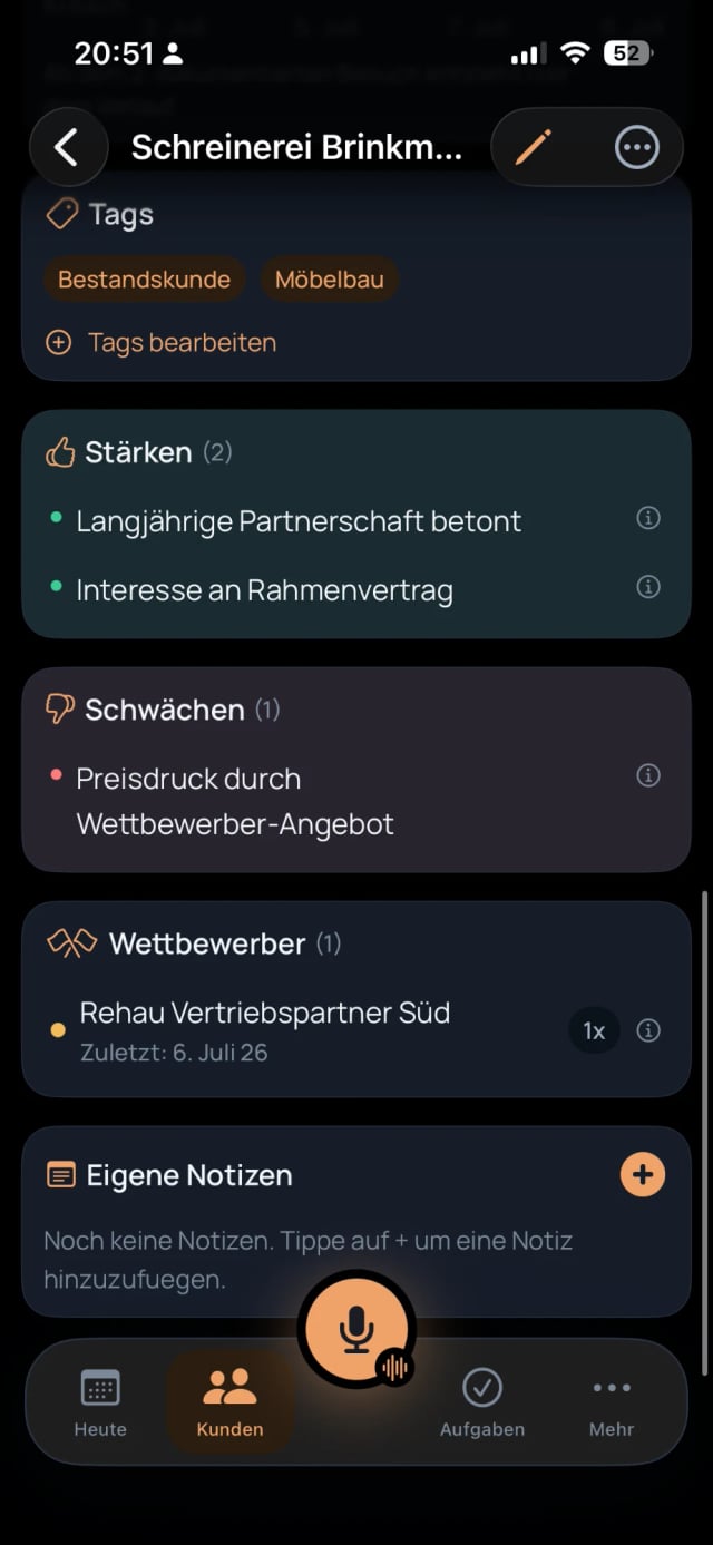 SalesMate-Kundenprofil mit Tags, erkannten Stärken und Schwächen, Wettbewerber-Erwähnungen und eigenen Notizen