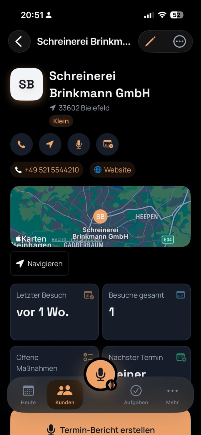 SalesMate-Kundenakte mit Karte, Schnellaktionen für Anruf und Navigation sowie Besuchs-Kennzahlen
